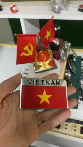 Tem nhôm dán xe hình cờ Việt Nam cực chất - bền - đẹp
