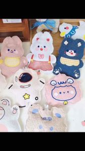 卡通毛绒暖水袋 Cartoon Plush Hot Water Bottle卡通毛绒暖水袋😍这样的热水袋也太可爱了吧✨，毛茸茸的，加点热水进去暖暖肚子暖暖手都特别方便🌈.