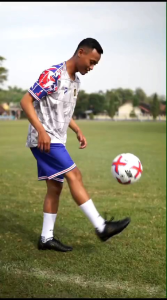 Sepatu Bola Morro Classic Hitam Gold