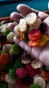 ถูกสุดๆส่งตรงจากแหล่งผลิต ข้าวแต๋นแผ่นเล็กหลากสี(แผ่นดิบ)บรรจุ 1 กิโลกรัมทอดง่ายฟูทุกแผ่นกรอบอร่อย