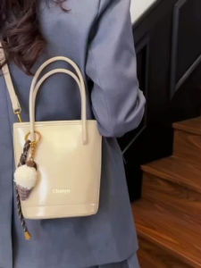 พร้อมส่งในไทย🇹🇭 กระเป๋า ทรงถัง สะพายข้างแบรนด์ cholyn แถมฟรีพวงกุญแจไอติม