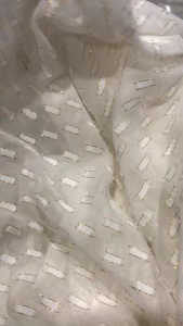 vải voan Trắng họa tiết _( khổ 1m5) mềm mỏng nhẹ bay may đầm váy áo kiểu vv