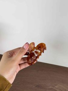 (PRE-ORDER 5-7 DAYS) gimmeblessed.co — cinamon & white ribbon hair claw (Size 7 cm/ *เหมาะสำหรับผมน้อย-ปานกลาง)