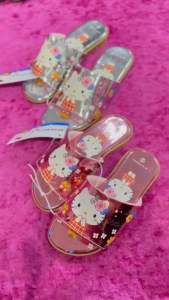 ชุดของ รองเท้าแตะ Hello Kitty Puffer นุ่ม สีชมพู ของแท้ ถูกลิขสิทธิ์ รองเท้าแตะคิตตี้