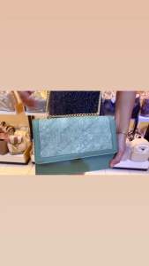 กระเป๋ารุ่นใหม่ งานป้าย Paris & Classic Size 9” หนังPuด้านหน้างานปักสวยมาก อะไหล่หนา ครอสบอดี้สวยP1080#