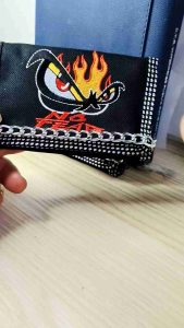 กระเป๋าสตางค์ ใบสั้น 3พับ งานผ้าปักลายนูน ปักลายตาไฟ มี4แบบสามสีให้เลือก มาพร้อมโซ่คล้องสีเงิน เหมาะสำหรับผู้ใหญ่ วาววา ช็อป พร้อมจัดส่ง