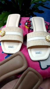 Sandal flat teplek wanita kekinian