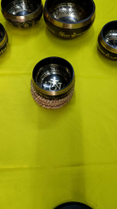 Set 8 CM Original ขันทิเบต ขันวน ขันสมาธิ ขันสปา ระฆังทิเบต แบบ ดั้งเดิม ดำ-ทอง พร้อมไม้วนขัน อย่างดี ขนาดปากกว้าง 8 เซนติเมตร