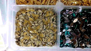 Eye Shaped Colour Stones / Frames 8g