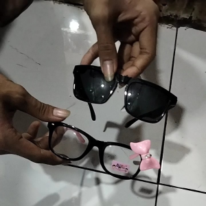 Kacamata Anak Terlaris & Berkualitas: Pilihan Terbaik untuk Cewek dan Cowok