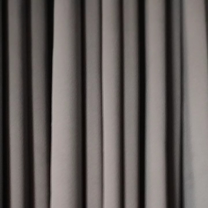gordeng smokring blackout polos khusus 6 gelombang  bahan tebal lembut dan halus harga tertera untuk /1 lembar gordeng pemakaian bahan 140 cm kl sudah di jait jadi lebar 130 pemakaian smokring 12 lubang / 6 lipatan cocok untuk jendela 40cm .90 cm j
