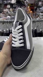 รองเท้าผ้าใบแฟชั่น size 39-44 สีเทาแถบขาว ใช้งานง่ายสวมใส่สบายนุ่มเท้า