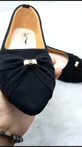 Flatshoes wanita variasi permata / Others / Sepatu flat wanita warna hitam / Sepatu wanita kekinian