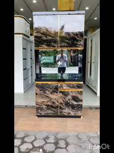 Lemari Dapur HPL 2 Pintu: Desain & Fungsi