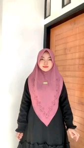 Bergo Instan Hanifah & Hijab Kekinian: Kombinasi Layer Depan Jersey