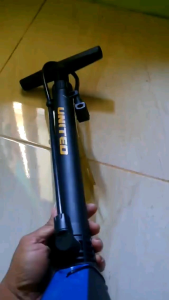 Pompa Angin Portabel Merk United 8800 untuk Sepeda Motor
