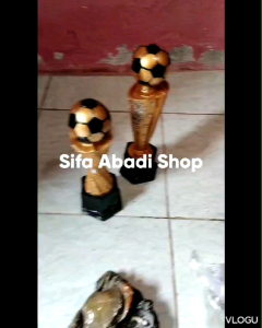 Piala / Trophy Sarung Tangan Warna Silver Unik Aesthetic Murah