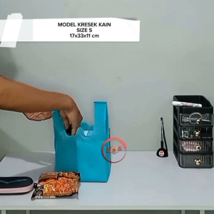 Goodiebag Tas Kain SpunBond Model Kresek Uk 17x33x11 cm Totebag Snack Ultah Souvenir Paperbag Kain