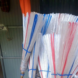 ไม้กวาดนากขวดพลาสติก