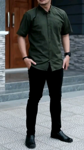 KEMEJA PRIA POLOS LENGAN PENDEK SLIMFIT CASUAL KERJA KANTOR JUMBO SIZE M L XL XXL DAN XXXL-HEM COWOK LENGAN PENDEK POLOS HITAM MARON SLIMFIT