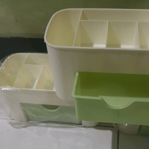 Rak Kosmetik Unik Serbaguna (Hijau)