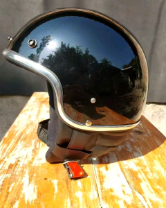 Helm Jungli Vespa Black Gloss Trim Chrome: Panduan Lengkap