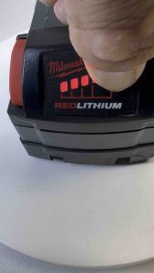Milwaukee 4811-1815 M18 18-Volt Lithium-Ion Compact Battery Pack 1.5Ah Lithium-ion battery for longevity and fade-free power Equivalent run time with 40% less weight than an 18-Volt NiCd battery Onboard fuel gauge that shows the remaining run time.