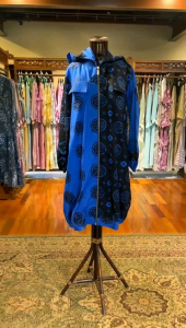 Long Jacket Katun by Dian Pelangi LIMITED EDITION Cardi Outer Blazer Jaket Coat Cardigan Casual Formal Kerja Kantor Pesta Pernikahan Kondangan Wanita Hijaber Cantik Anggun Modis Modern Mewah Model Korea Terbaru Motif Jumputan Biru Hitam Hand Made Kekinian