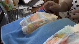 ผ้าอ้อมสำเร็จรูป pampers สำหรับว่ายน้ำแบบสวมสำหรับเด็กหญิงน้ำหนัก มากกว่า 14 กก. แพ็คเกจละ 3  ชิ้น