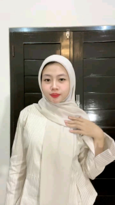 Laura Stripe PressBody Kemeja Slimfit Wanita Atasan Wanita Fitted Kemeja Wispie