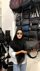 Tas Selempang Pria Crossbody PEGE Vergo Sling Bag Hitam Polos Multifungsi - PG 9078