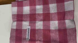 ผ้าขาวม้าทอกว้าง 75 เซนติเมตร ยาว 182 เซนติเมตรเย็บชายหัวท้ายแล้ว