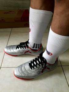 Sepatu sepak bola futsal / sepatu futsal ortus / sepatu bola futsal bagus nyaman digunakan
