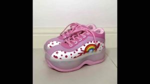 (พร้อมส่งจากไทย) 🌟มีไฟรอบ🌟 รองเท้าสเก็ต รองเท้าสเก็ต4ล้อ พับล้อได้ ลายแมว