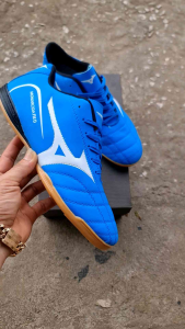 รองเท้าฟุตซอลรองเท้าแตะบอลของผู้ชายราคาถูก 399 บาทสินค้าพร้อมกล่อง