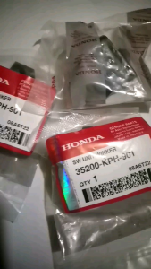 SIGNAL LIGHT SWITCH FOR HONDA WAVE 125 WAVE 100 WAVE 110 AND DASH110 (GENUINE)