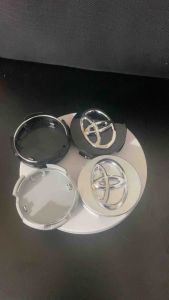 Logo chụp mâm ốp lazang bánh xe Toyota Innova - Đường kính ngoài: 62mm (Giá 1 cái)