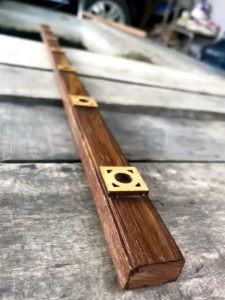 Standar & Dudukan Kayu Jati Flame Cutting untuk Pion & Kanco Joran Timbang & Ningnong Sensitive Strike