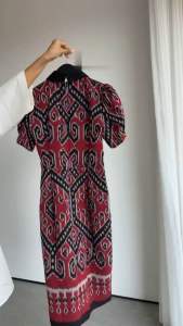 ZIA DRESS IKI TENUN: Pakaian Tradisional Indonesia yang Elegan