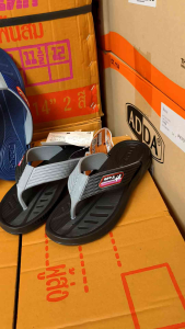 รองเท้ารุ่น  891 Apple red  เริ่ม 4-9 สีดำ กรม หูคีบ