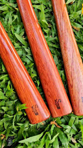 ขวานเหล็ก​แหนบ​แท้​100​%ทรงขวานหงอน (​มุ้ย) ตีตะปู​ ถอนตะปู​ ตัดไม้​ คม3นิ้วสูง5นิ้ว+-นิดหน่อย ใส่ด้ามไม้นาค​บุตร​100%ยาว18นิ้ว