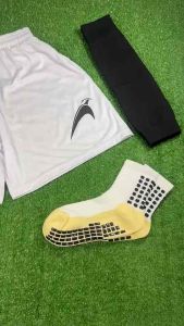 ถุงเท้ากันลื่นเด็ก 7-13ปี เซ็ท 5ชิ้น พร้อมแข่ง อุปกรณ์เตะฟุตบอล กระเป๋าถุงผ้ากันน้ำ cotton canvas+ถุงเท้ากันลื่น+ถุงเท้าตัดข้อ+สนับแข้ง+ผ้าเทปล็อค