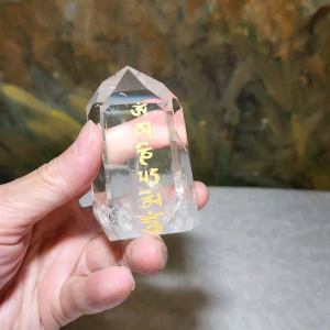 189 grams Premium polished Clear Quartz point carved Tibetan blessings Om Mani Padme Hum small display piece[Natural Crystal] 精品天然白水晶柱雕刻六字真言小摆件