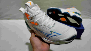 Sepatu Voli Momentum 3 Mid - Sepatu Volly Anak Anak Dan Dewasa
