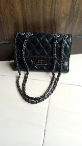 Tas Shoulder Wanita Preloved: Pilihan Tas Kulit Sintesis Kokoh