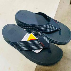 Fitflop รองเท้าแตะสไตล์ลำลอง ผู้ชาย/ผู้หญิง วัสดุหนังเทียม สีดำ/ขาว ไซส์ EU:35-46