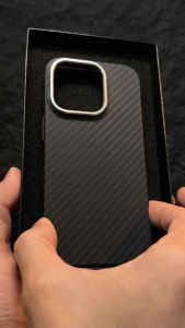 CASE CANGGIH DAN TAHAN LAMA: PIXEL ARCTIX CARBON MAGSAFE CASE UNTUK IPHONE