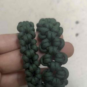 Vòng tay macramé hình hoa vòng tay handmade phù hợp cho nam & nữ là phụ kiện đi dã ngoại vô cùng ấn tượng