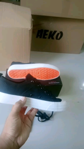 Sepatu sneaker AEKO NEW premium (bisa nyala) pria/wanita produk Indonesia