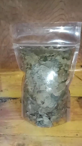 Daun simbukan kering siap pakai